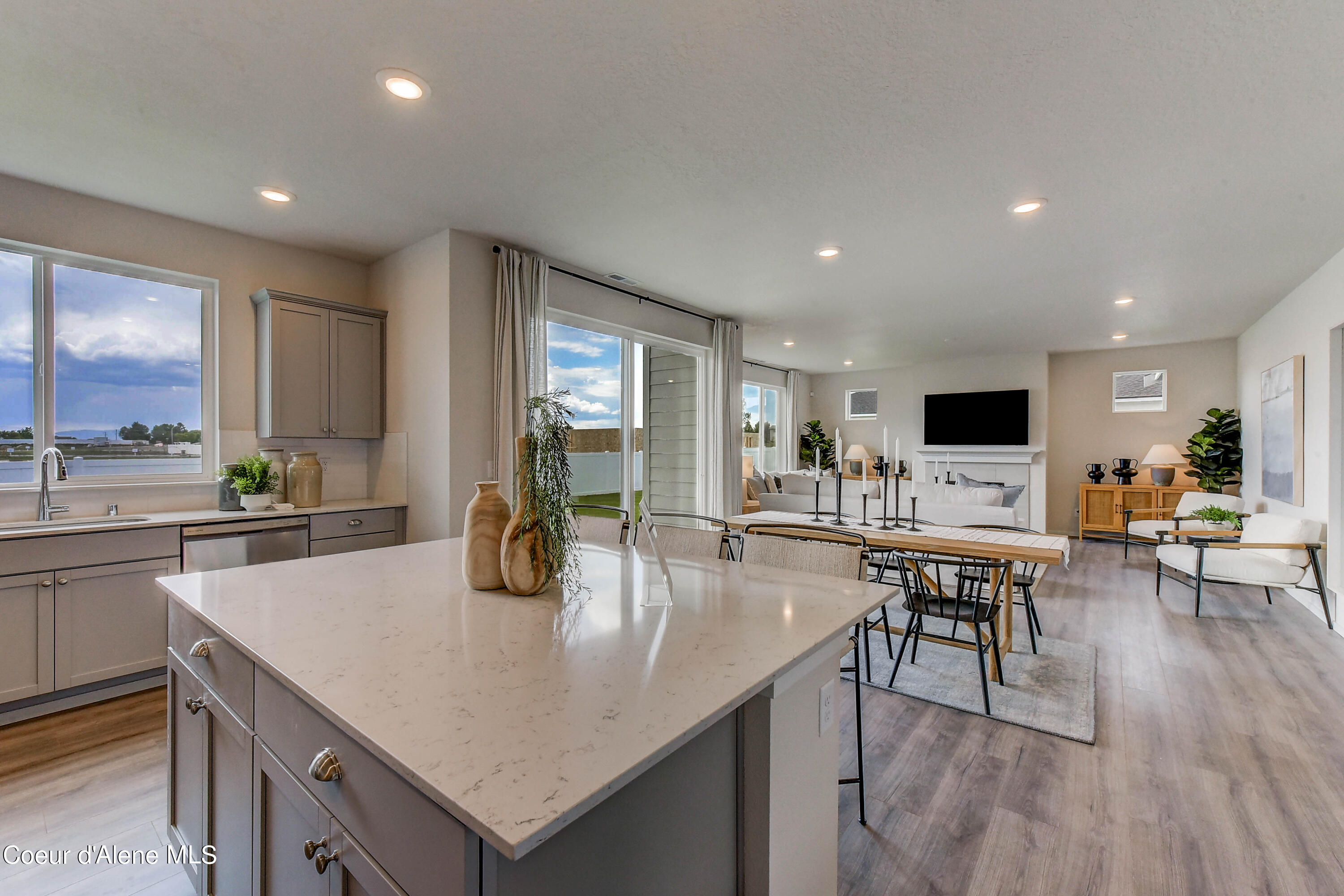 Hayden, Idaho 83835, United States, 4 Bedrooms Bedrooms, ,3 BathroomsBathrooms,Residential,Pending,18503