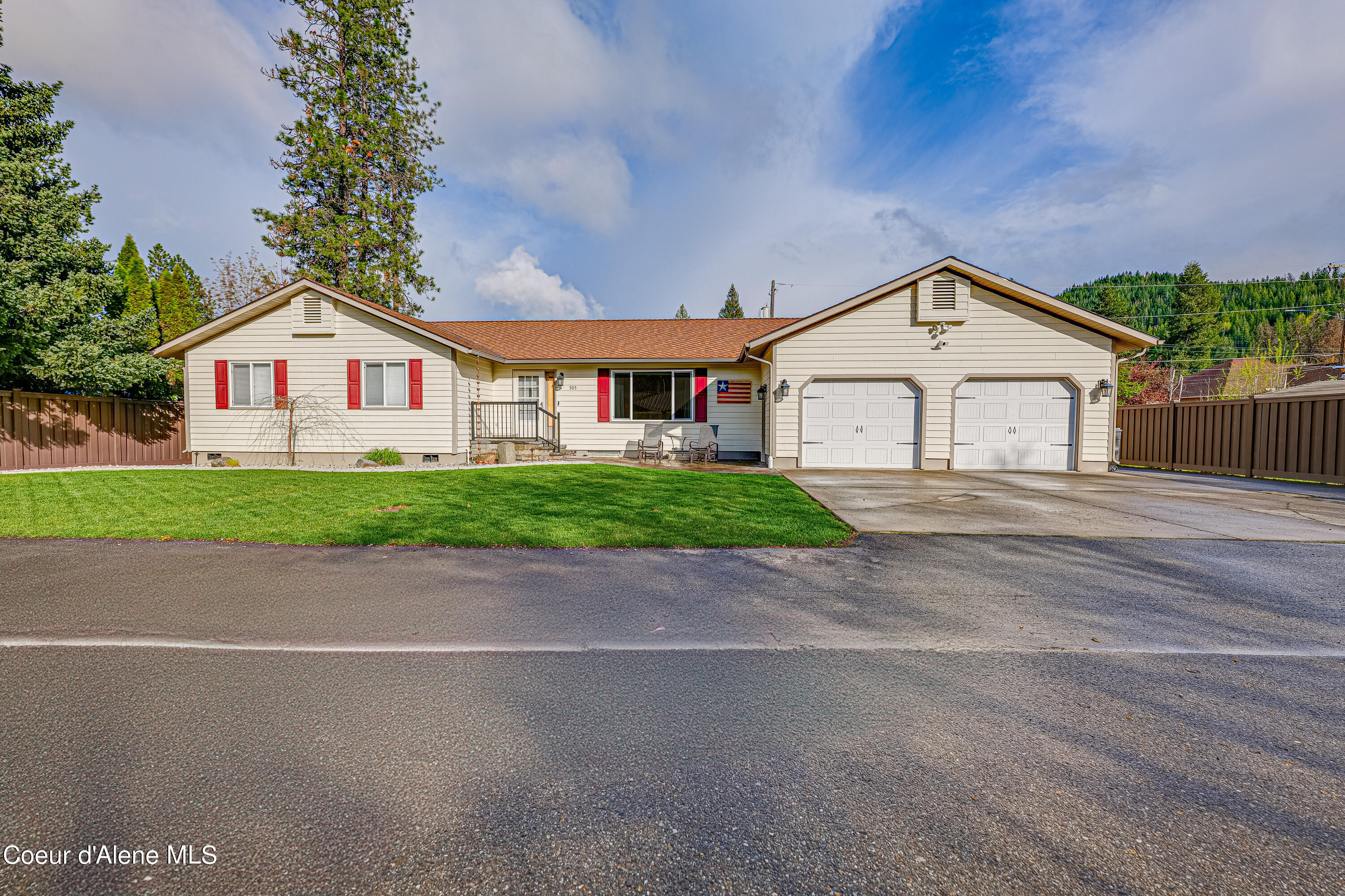 505 1st St, Pinehurst, Idaho image 1