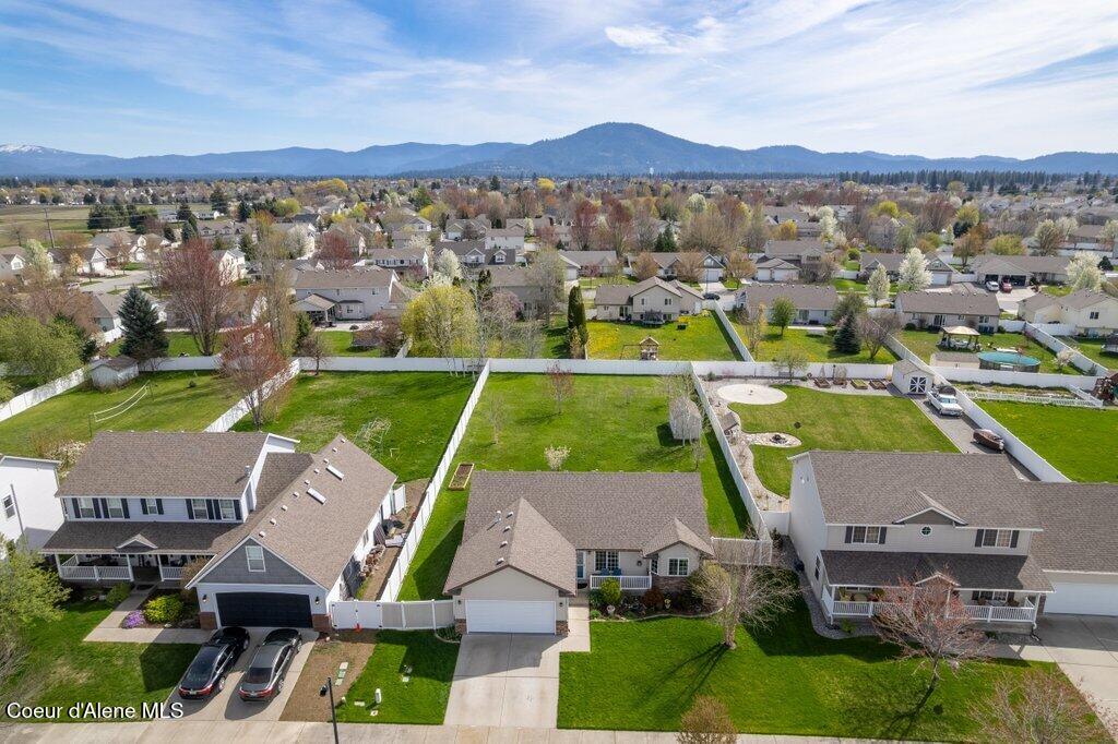 4384 Lennox