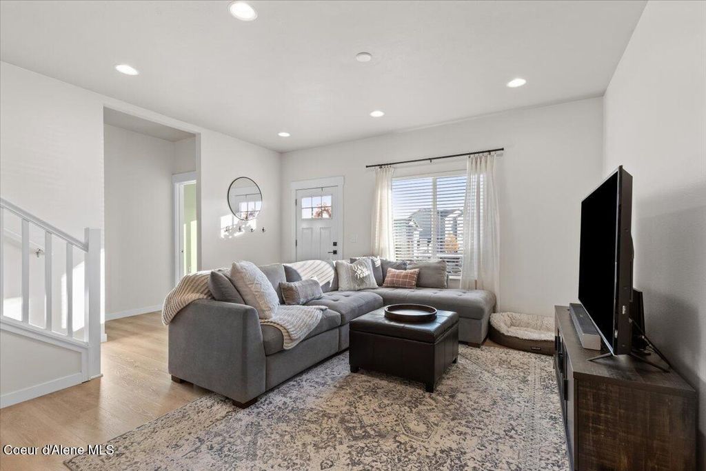 Photo of 12193 MOORFIELD Ave, Post Falls, ID 83854 (MLS # 25-11008)