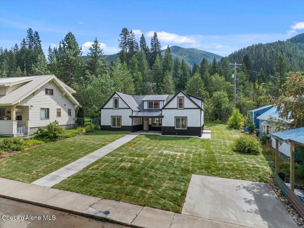 Photo of 326 Park Ave, Mullan, ID 83846 (MLS # 25-8594)