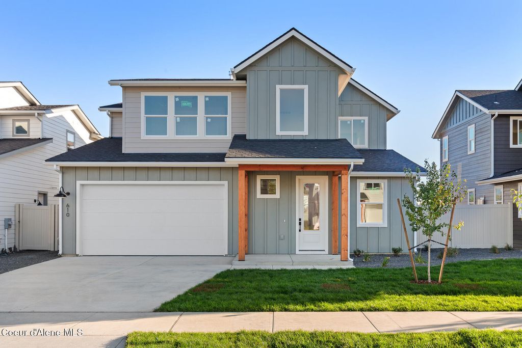 Photo of 610 MOSCOW St, Sandpoint, ID 83864 (MLS # 25-10920)