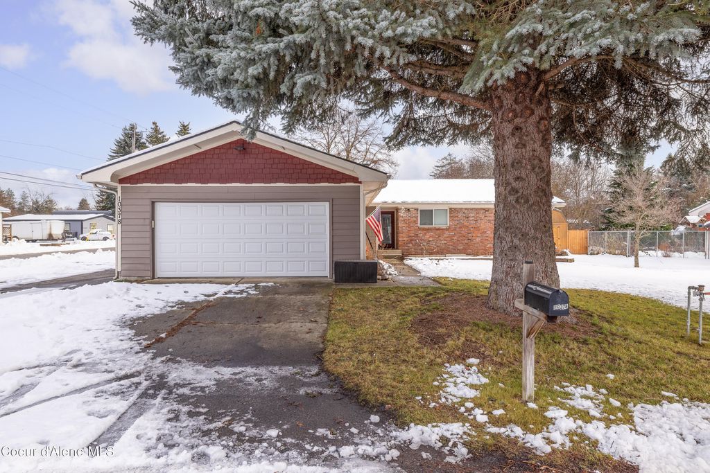 Photo of 10378 Bateman St, Hayden, ID 83835 (MLS # 26-383)