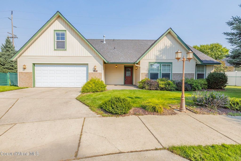 Photo of 1337 CENTER GREEN Green, Coeur dAlene, ID 83815 (MLS # 25-9150)