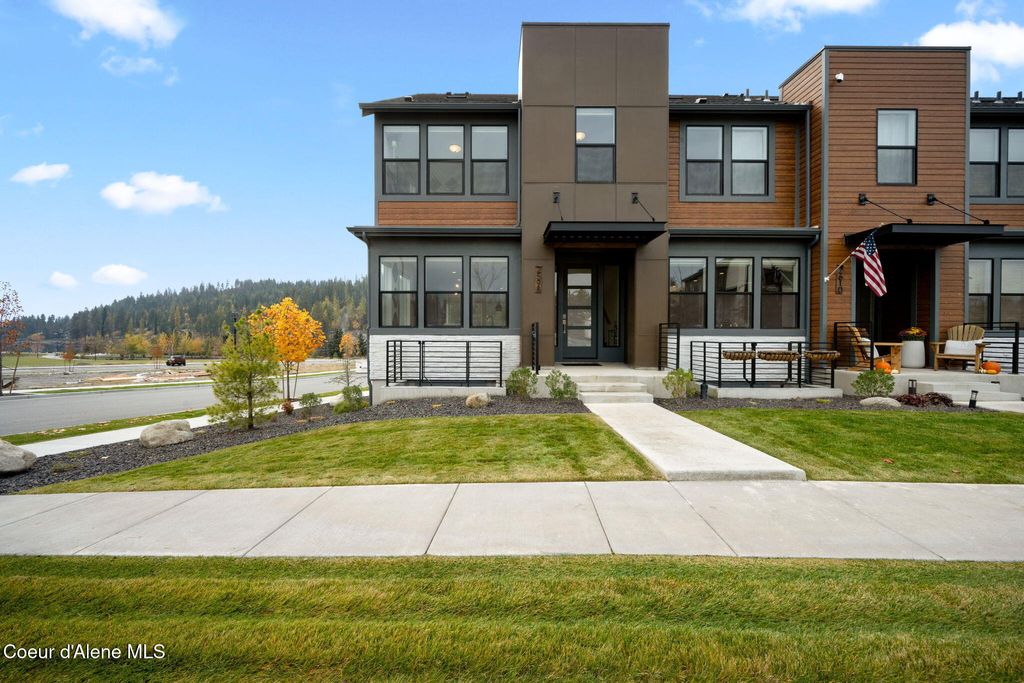 Photo of 2598 Lumber Ln, Coeur dAlene, ID 83814 (MLS # 25-10726)