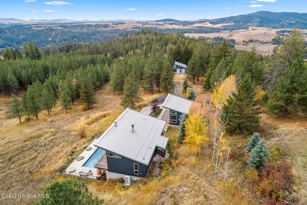 Photo of 8014 FOREVER VIEW View, Coeur dAlene, ID 83814 (MLS # 25-11192)