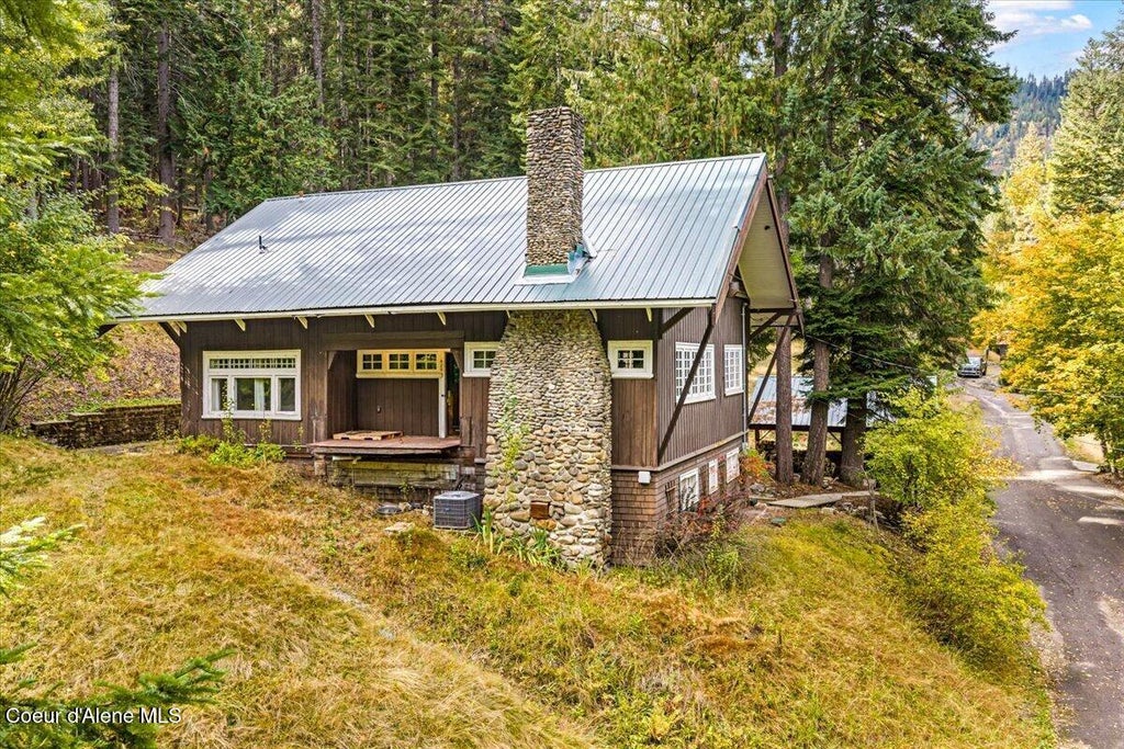 Photo of 420 Pearl ST, Wallace, ID 83873 (MLS # 26-9910)