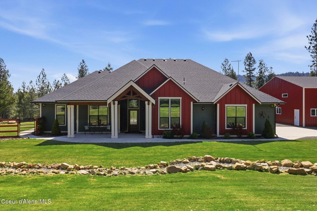 Photo of 8802 BENTON Way, Coeur dAlene, ID 83814 (MLS # 26-4319)