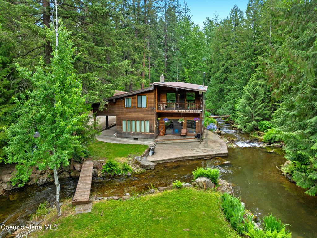 Photo of 19565 GOELZER Way, Rathdrum, ID 83858 (MLS # 25-6083)