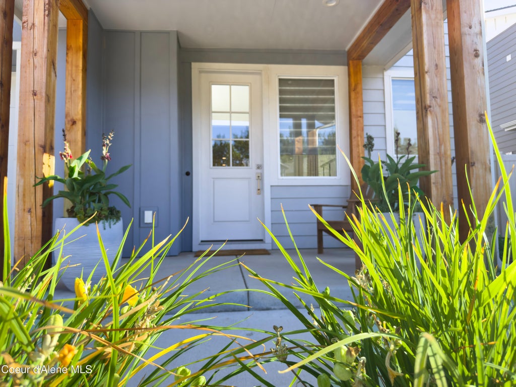 Photo of 572 University Park Park, Sandpoint, ID 83864 (MLS # 26-8965)