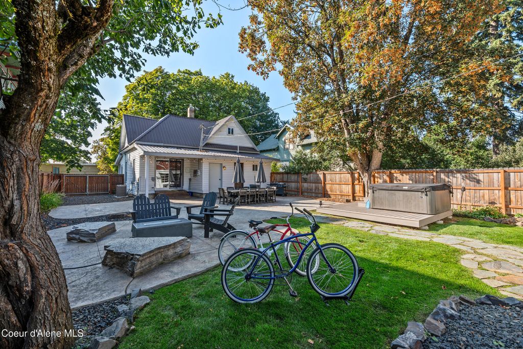 Photo of 606 4th Ave, Sandpoint, ID 83864 (MLS # 26-3411)