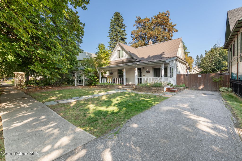 Photo of 606 4th Ave, Sandpoint, ID 83864 (MLS # 26-3411)