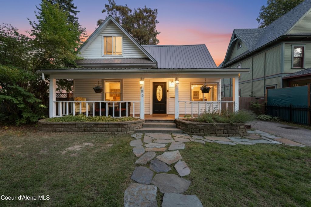 Photo of 606 4th Ave, Sandpoint, ID 83864 (MLS # 26-3411)