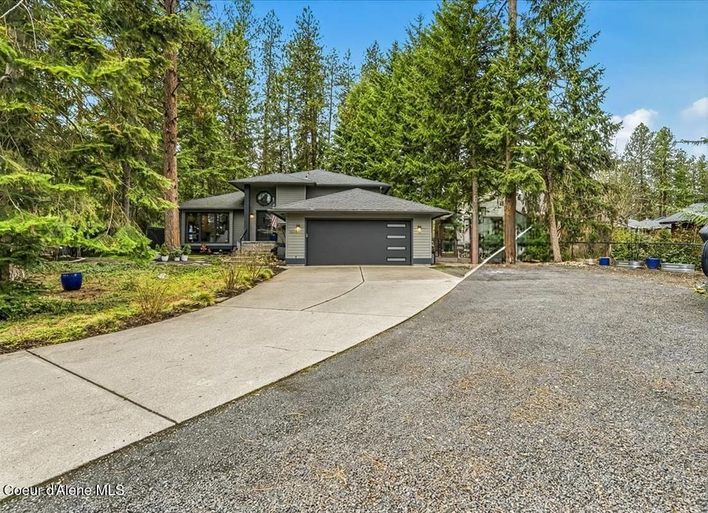 Photo of 3319 Augusta Ct, Coeur dAlene, ID 83815 (MLS # 26-2689)