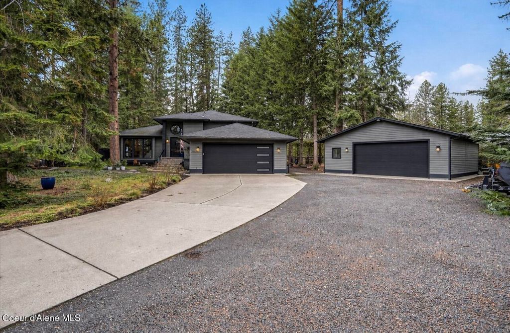 Photo of 3319 Augusta Ct, Coeur dAlene, ID 83815 (MLS # 26-2689)