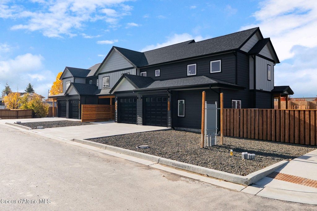 Photo of 1683, 1679 1675, 1671 Onyx Ct, Sandpoint, ID 83864 (MLS # 25-10849)