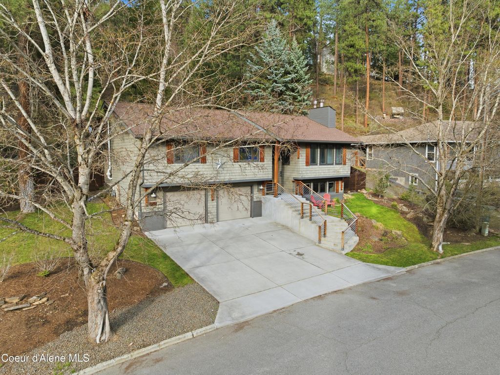 Photo of 3011 Fernan Ct, Coeur dAlene, ID 83814 (MLS # 26-3137)