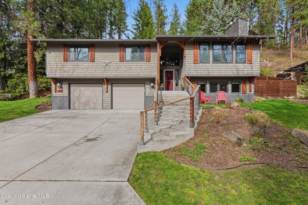 Photo of 3011 Fernan Ct, Coeur dAlene, ID 83814 (MLS # 26-3137)