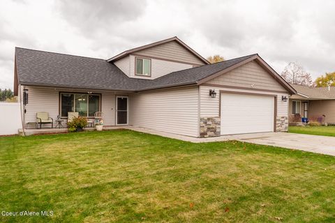 Photo of 1324 Yellowstone Ave, Post Falls, ID 83854 (MLS # 26-2512)