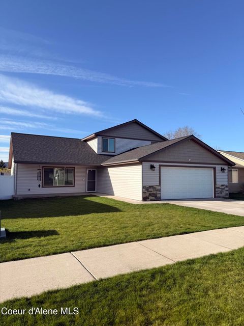Photo of 1324 Yellowstone Ave, Post Falls, ID 83854 (MLS # 26-2512)