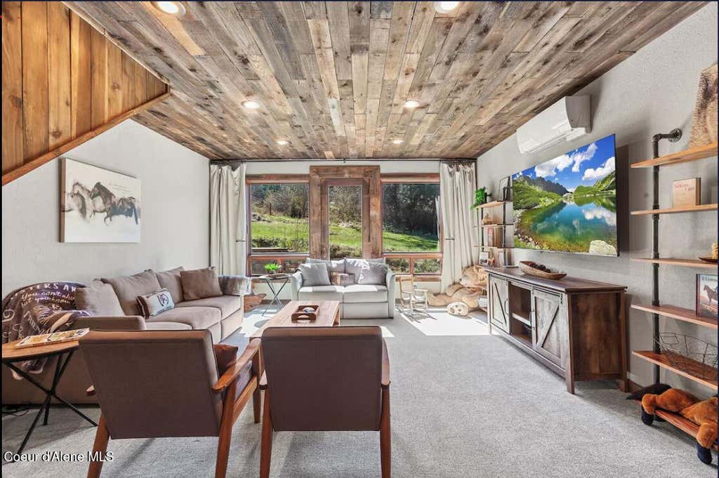 Photo of 6500 Highland DR, Coeur dAlene, ID 83814 (MLS # 26-8027)