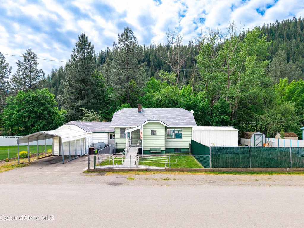 Photo of 203 Yellowstone AVE, Silverton, ID 83867 (MLS # 26-5311)