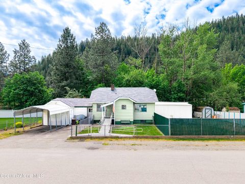 Photo of 203 Yellowstone AVE, Silverton, ID 83867 (MLS # 26-5311)
