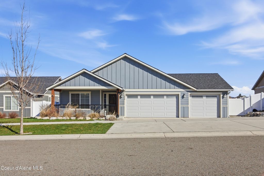 Photo of 276 Blanton Ave, Post Falls, ID 83854 (MLS # 26-2567)