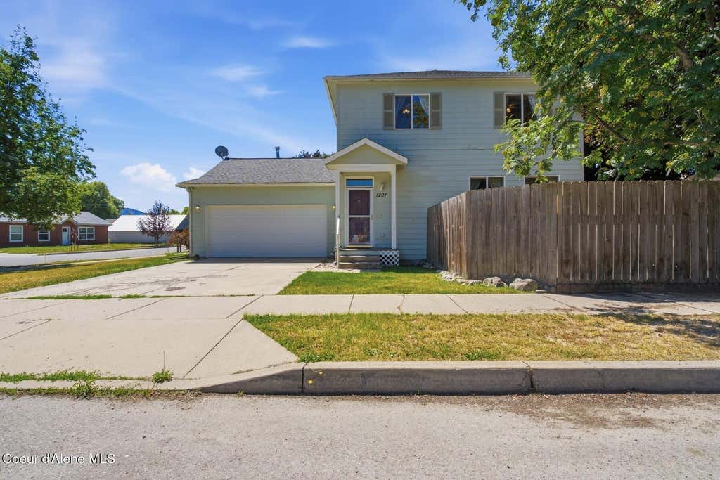 Photo of 1201 Spruce St, Sandpoint, ID 83864 (MLS # 26-8728)