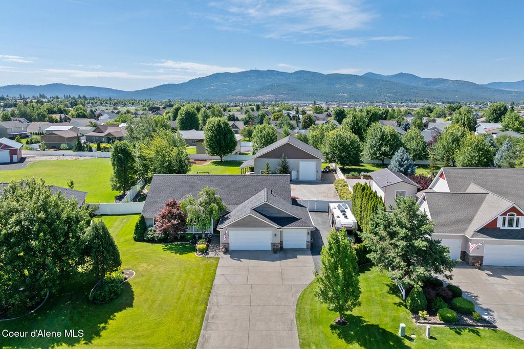 Photo of 2042 HEAVENLY STAR Ct, Post Falls, ID 83854 (MLS # 25-7215)