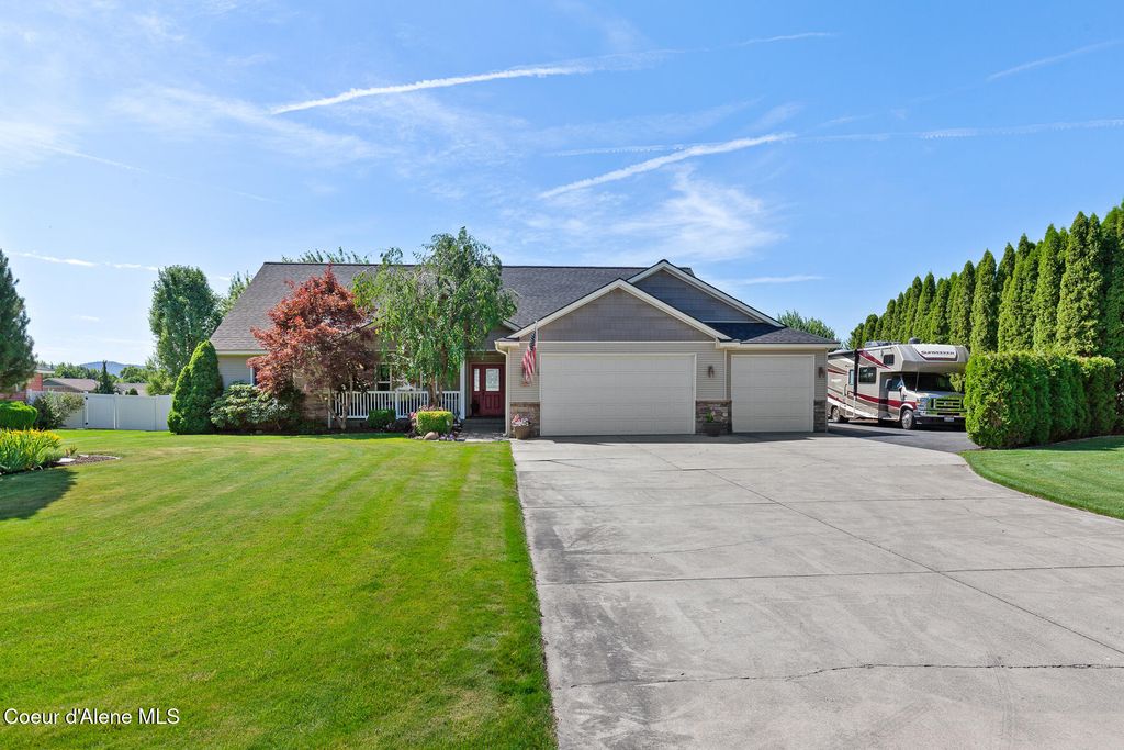 Photo of 2042 HEAVENLY STAR Ct, Post Falls, ID 83854 (MLS # 25-7215)