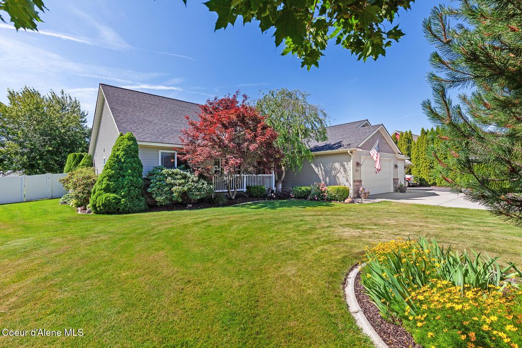 Photo of 2042 HEAVENLY STAR Ct, Post Falls, ID 83854 (MLS # 25-7215)