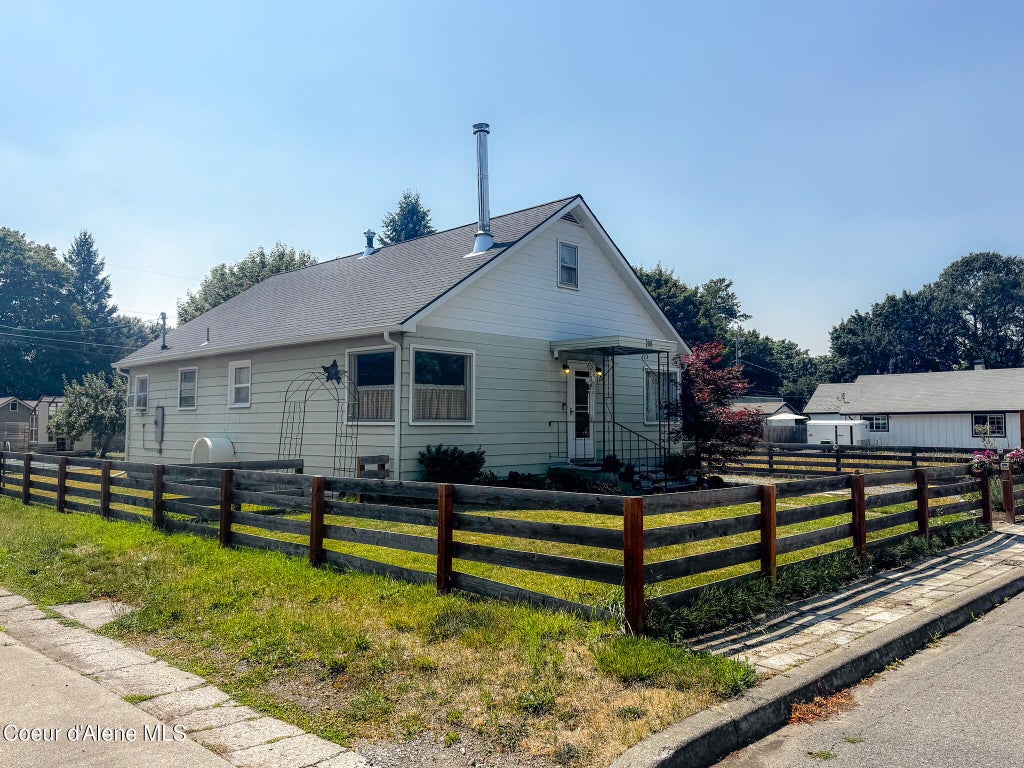 Photo of 410 Linden AVE, Coeur dAlene, ID 83814 (MLS # 26-7793)