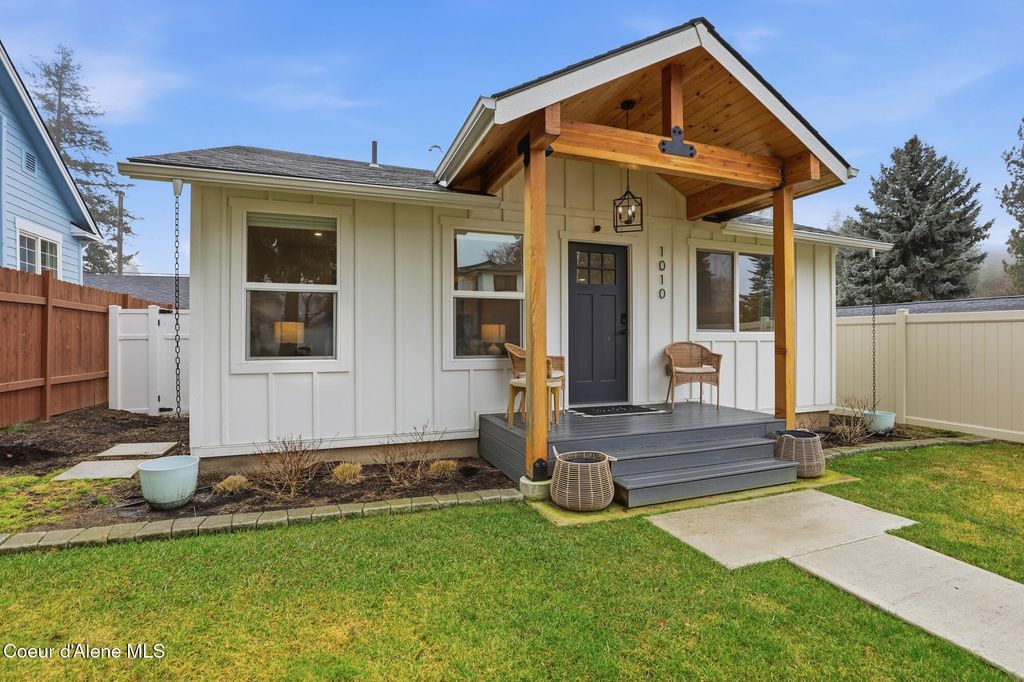 Photo of 1010 Pine Ave, Coeur dAlene, ID 83814 (MLS # 26-1156)