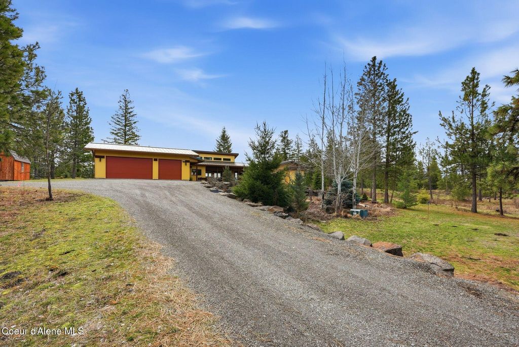 Photo of 19712 Cottagewood Ln, Rathdrum, ID 83858 (MLS # 26-2981)