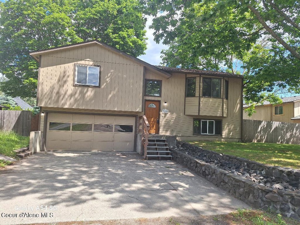 Photo of 9704 Hillview DR, Hayden, ID 83835 (MLS # 26-5880)