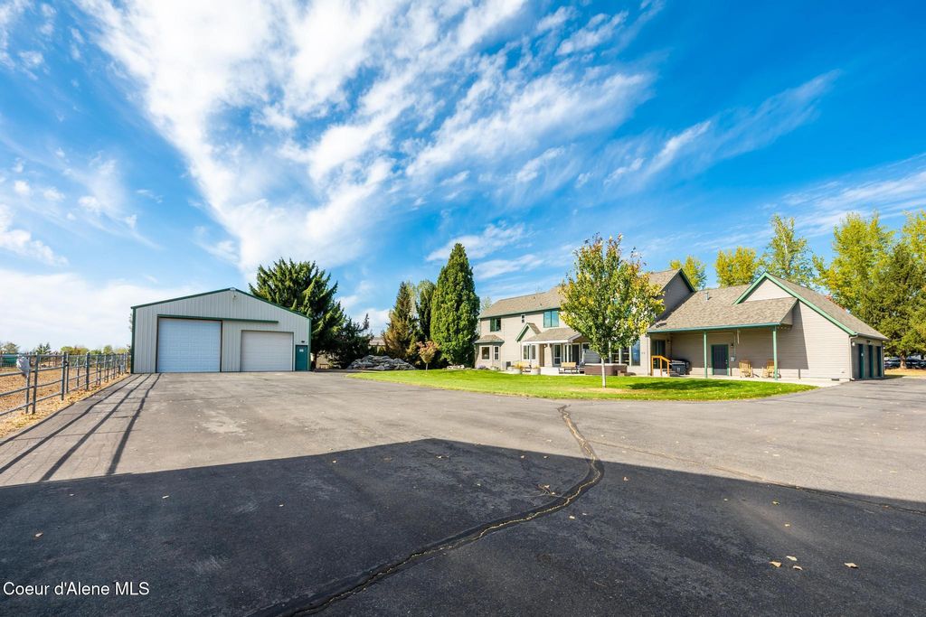 Photo of 2090 DIAMOND BAR Rd, Rathdrum, ID 83858 (MLS # 25-10274)