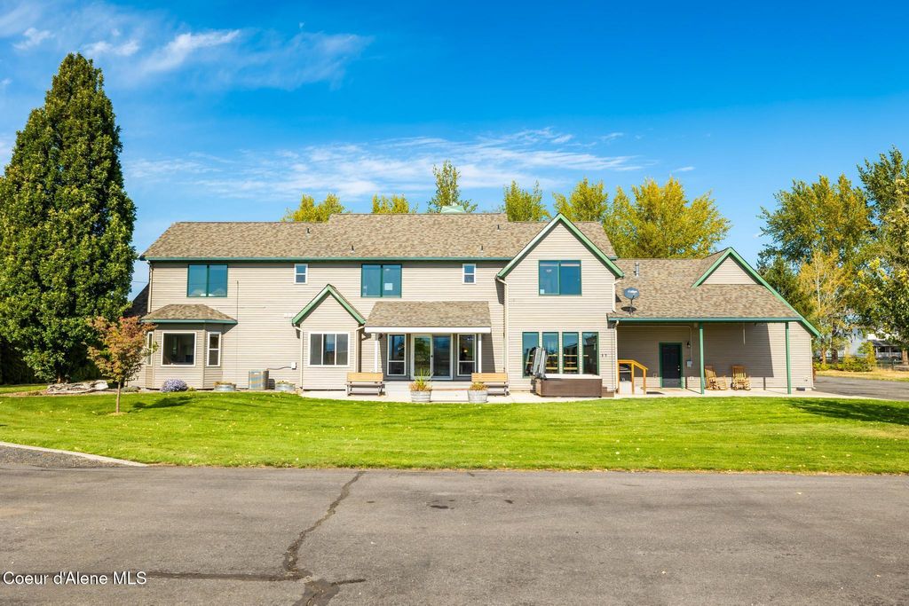 Photo of 2090 DIAMOND BAR Rd, Rathdrum, ID 83858 (MLS # 25-10274)