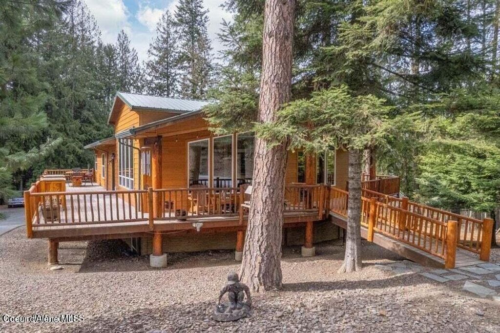 Photo of 2017 Peninsula Rd, Hope, ID 83836 (MLS # 26-525)