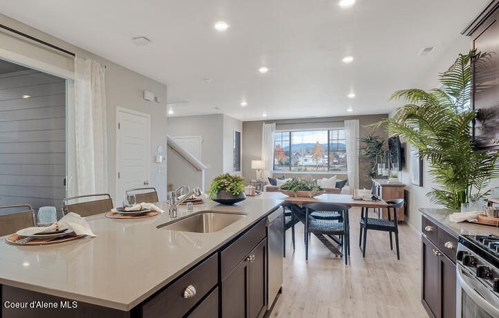 Hayden, Idaho 83835, United States, 3 Bedrooms Bedrooms, ,3 BathroomsBathrooms,Residential,Pending,53567