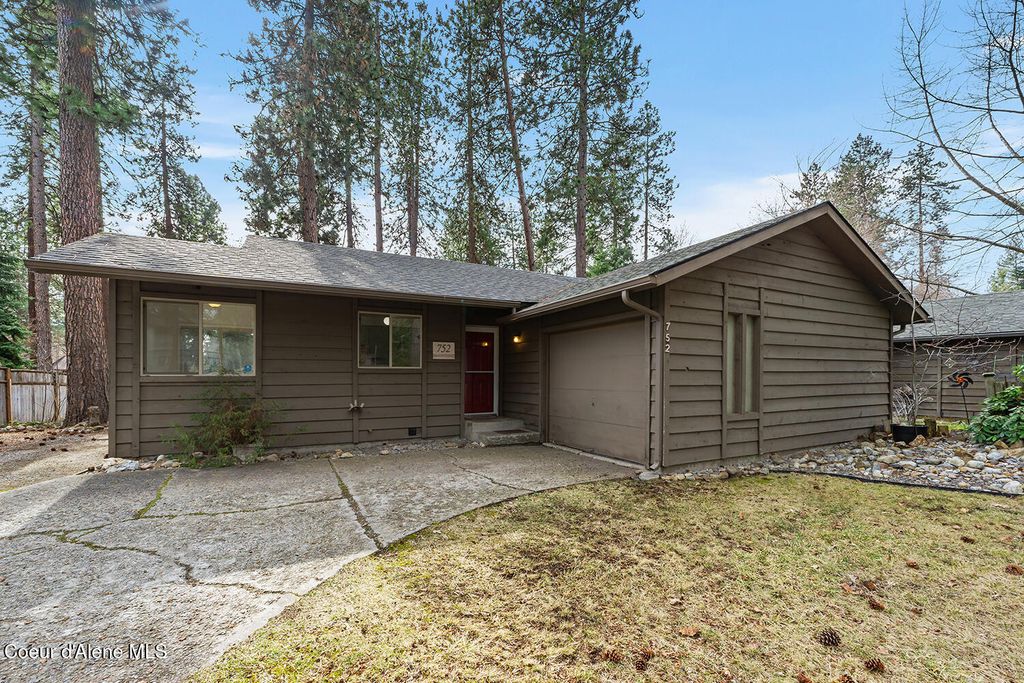 Photo of 752 Timber Ln, Coeur dAlene, ID 83815 (MLS # 26-1945)