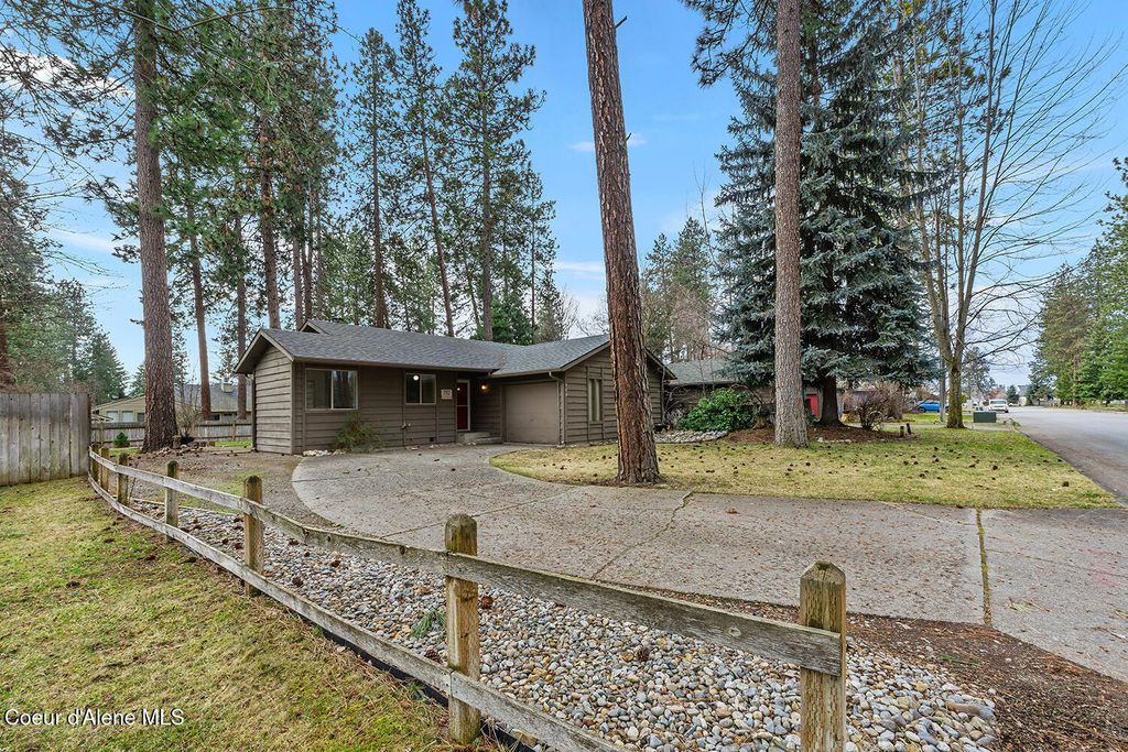 Photo of 752 Timber Ln, Coeur dAlene, ID 83815 (MLS # 26-1945)