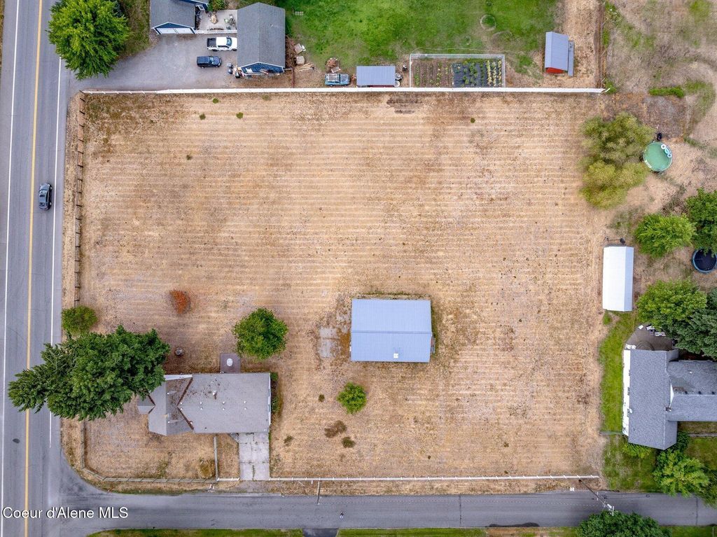 Photo of 5615 COLFAX St, Dalton Gardens, ID 83815 (MLS # 25-8427)
