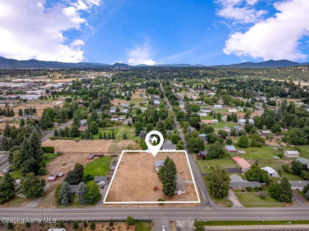 Photo of 5615 COLFAX St, Dalton Gardens, ID 83815 (MLS # 25-8427)