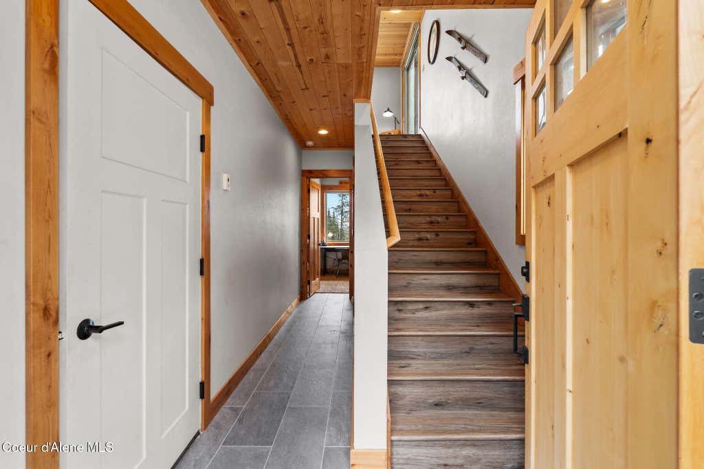 Photo of 21 Harrison Ln, Sandpoint, ID 83864 (MLS # 26-8650)