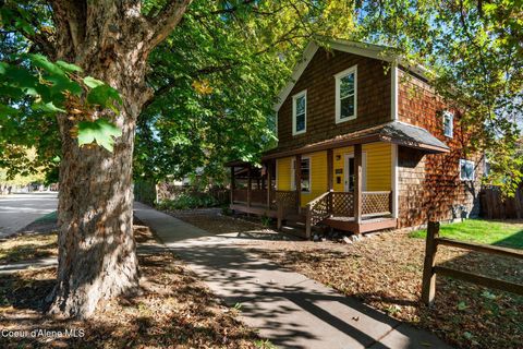 Photo of 819 Cedar St, Sandpoint, ID 83864 (MLS # 25-10240)