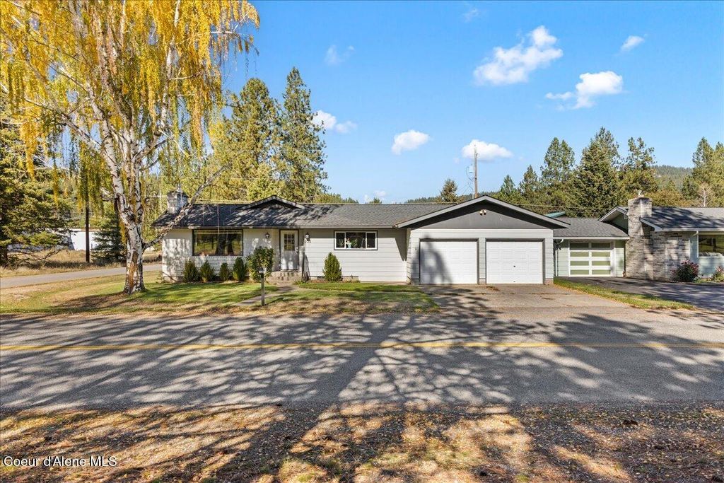 Photo of 202 Country Club Club, Pinehurst, ID 83850 (MLS # 25-10188)
