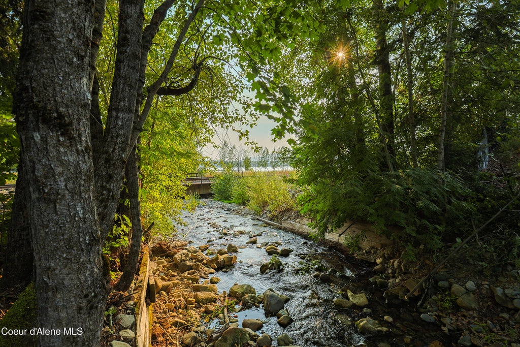 Photo of 531 Wellington Pl, Hope, ID 83836 (MLS # 26-7744)