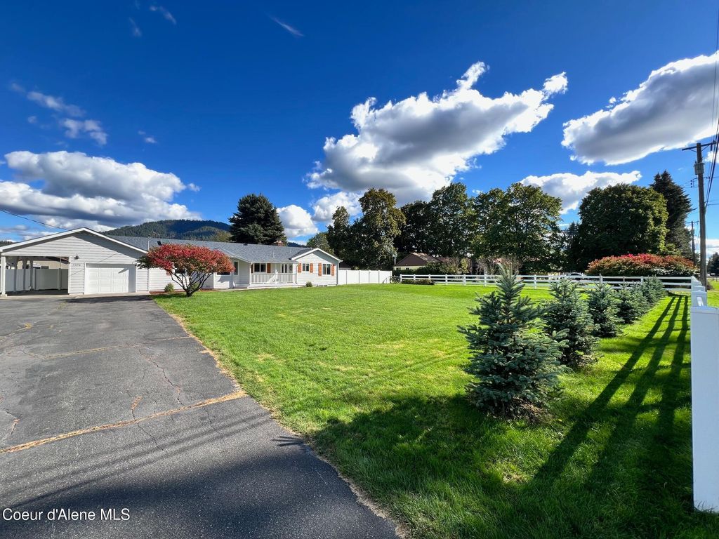 Photo of 7376 4TH St, Dalton Gardens, ID 83815 (MLS # 25-10379)