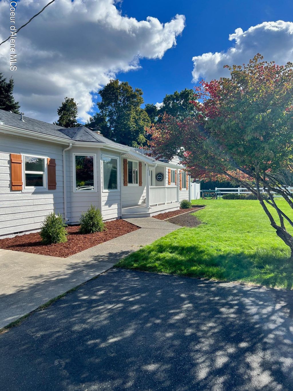 Photo of 7376 4TH St, Dalton Gardens, ID 83815 (MLS # 25-10379)